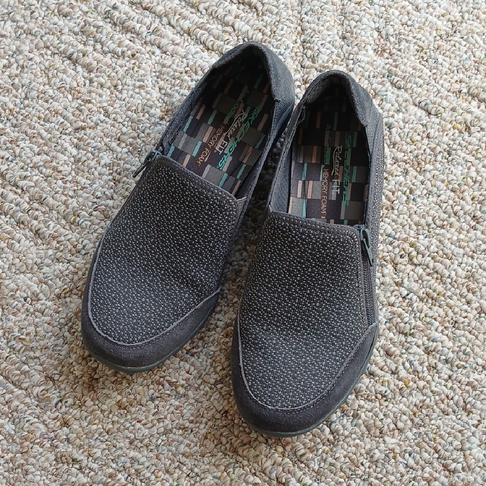 Skechers Breathe Easy Zipper Slip On Shoes Gray/Charcoal ~ 9M